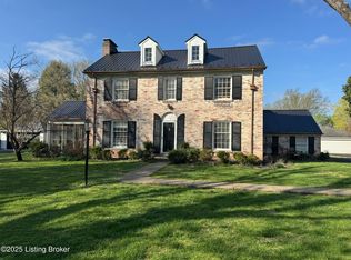 120 Blankenbaker Ln, Indian Hills, KY