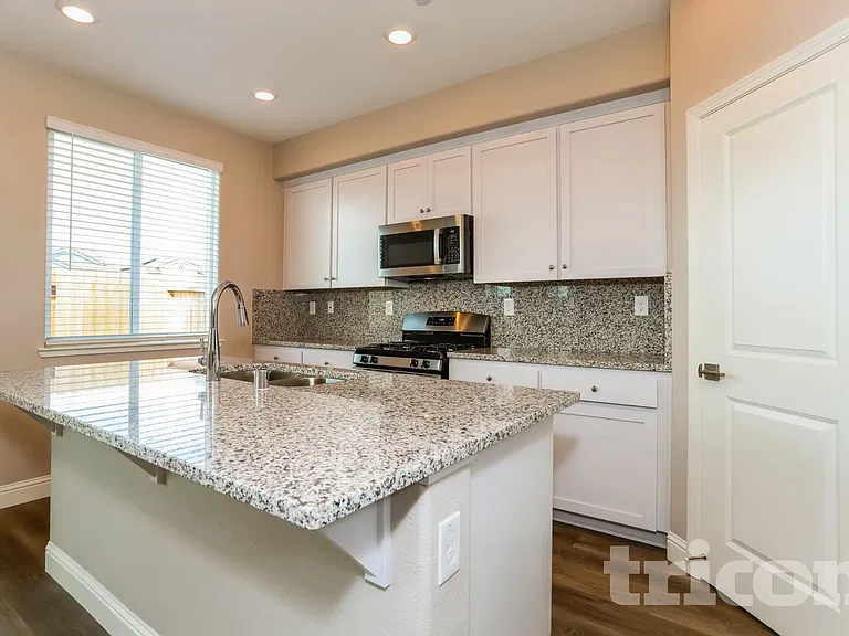1238 Victorian St — Photo 5