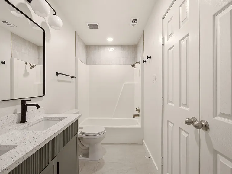 908 Isbell Rd #A — Photo 20