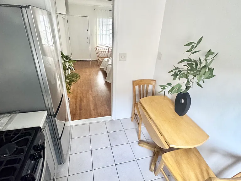 1751 Winona Blvd #6 — Photo 9