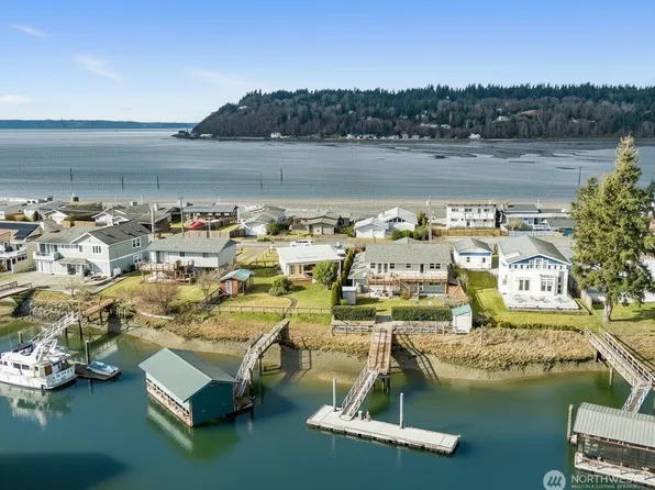 8171 Sandy Hook Drive, Clinton, WA 98236