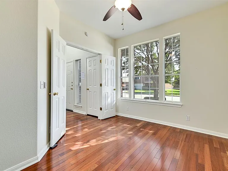 20308 Farm Pond Ln — Photo 9