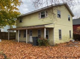 32 Elizabeth St, Saugerties, NY 12477