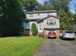 5 Bergen Trl, Hopatcong, NJ 07843