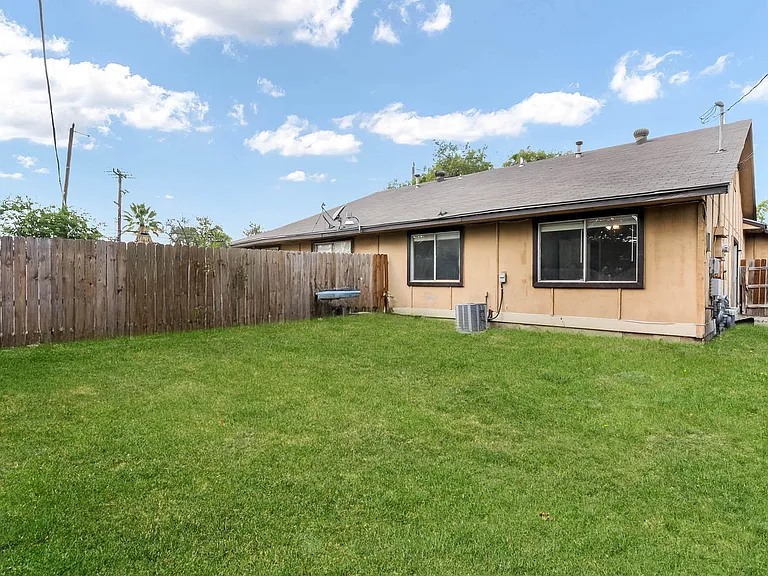 5204 Gawain Dr — Photo 18