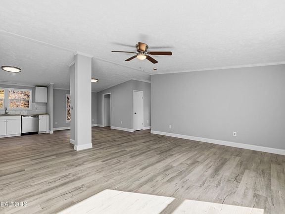 4th image of 1564 Hollow Springs Rd