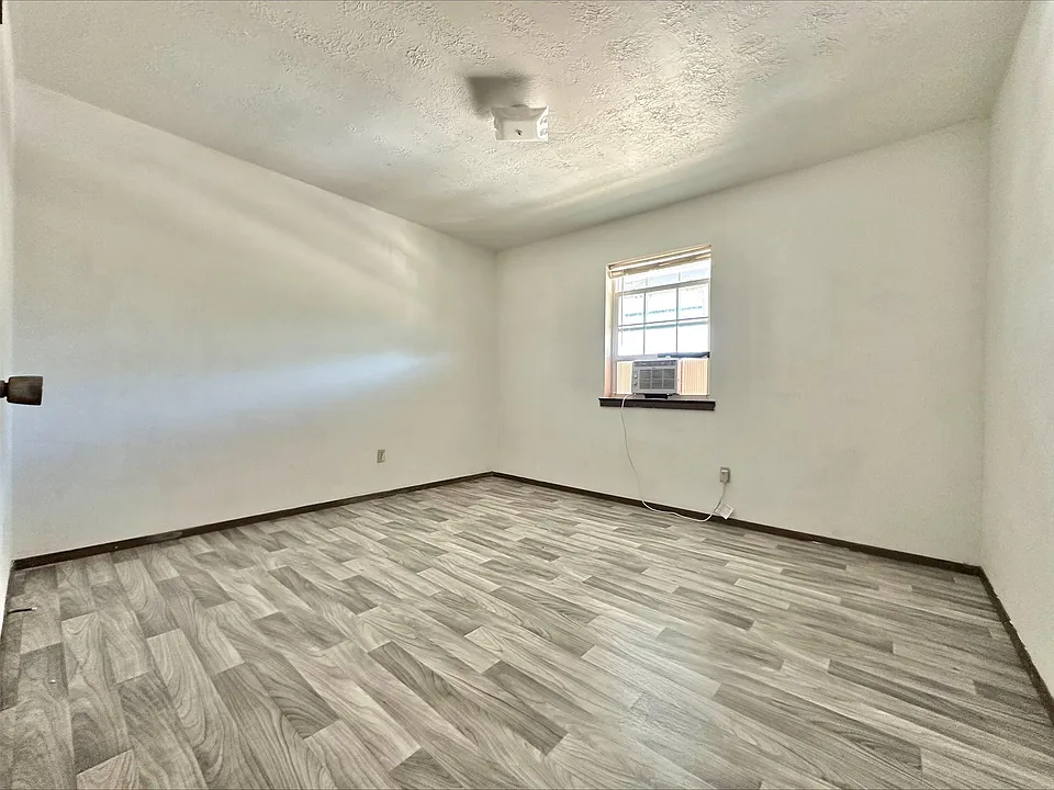 302 Calhoun Dr #2