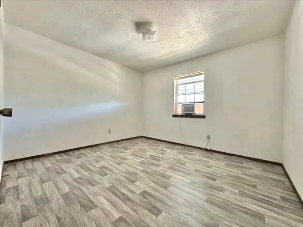 302 Calhoun Dr #2, Rockdale, TX 76567