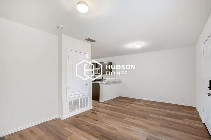 2711 Cross St — Photo 4