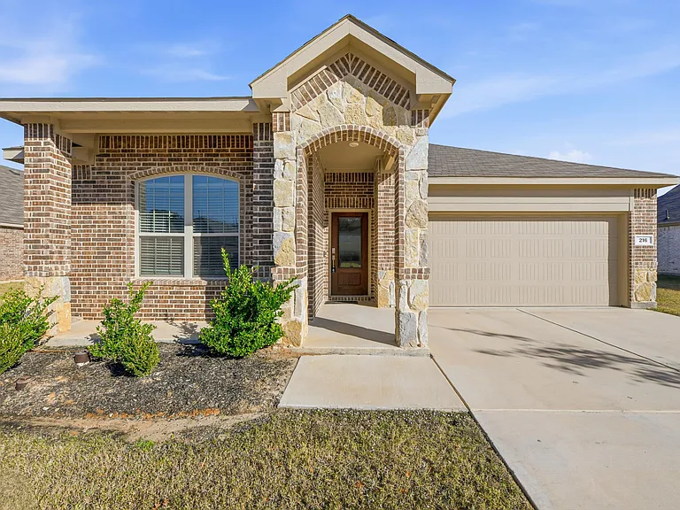 216 Post Oak St — Photo 4