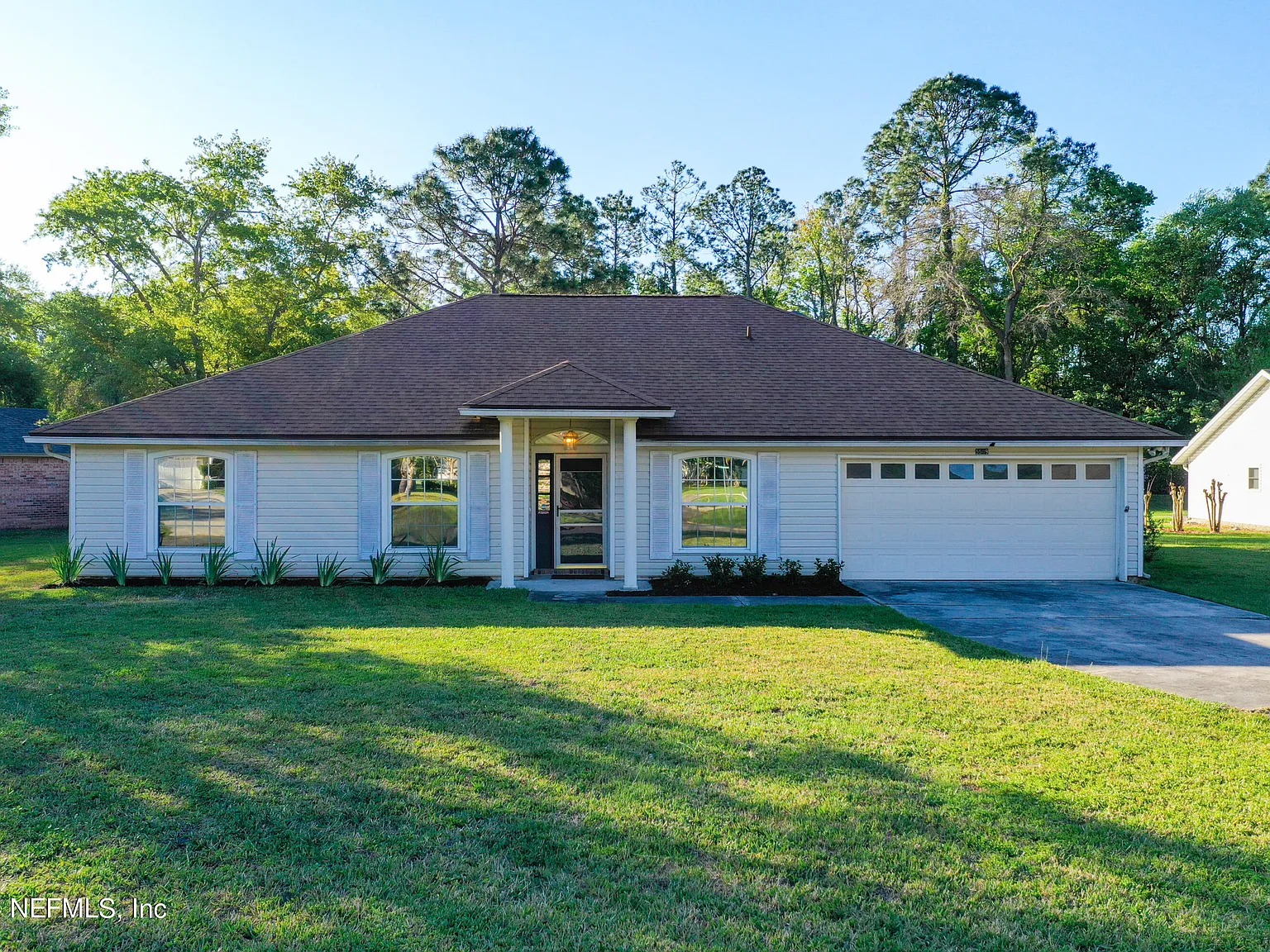 3 bed, 2.0 bath, 1927 sqft, $2,385 — Photo 1