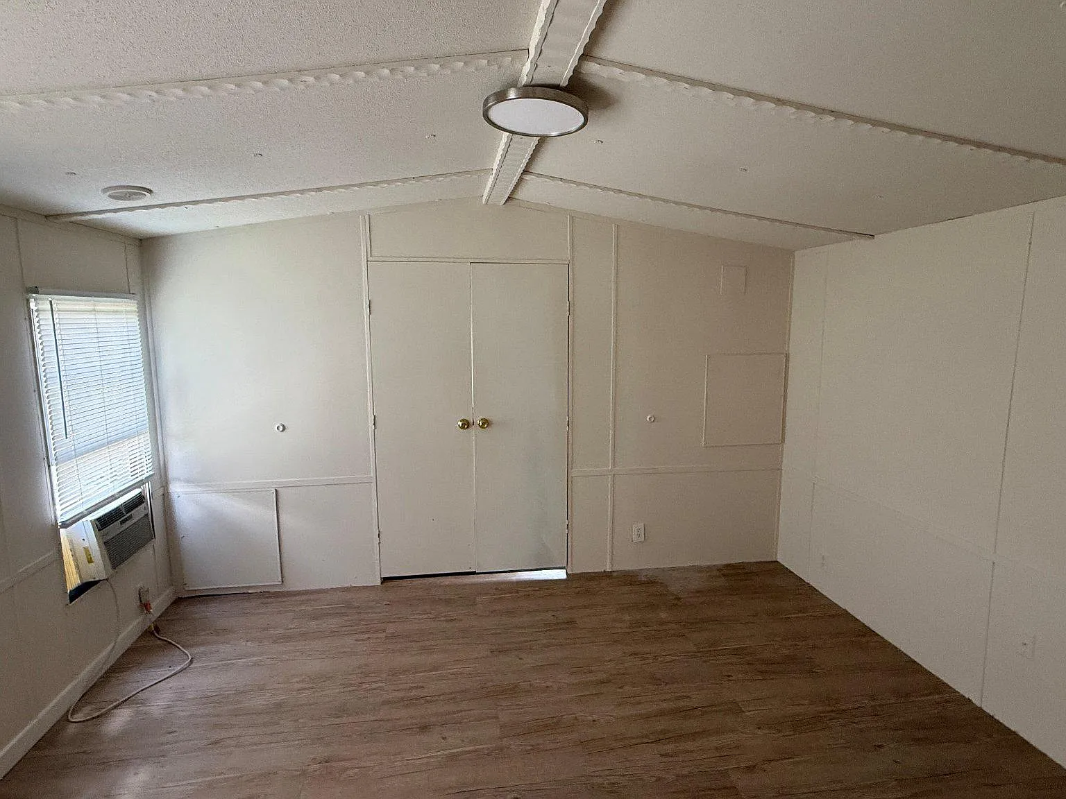 3 bed, 2.0 bath, 1000 sqft, $1,960 — Photo 3