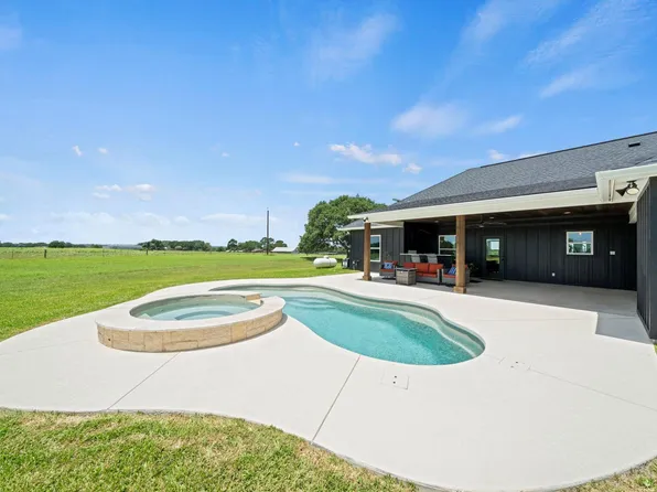 1655 Old Cuero Rd, Yoakum, TX 77995