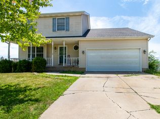 16 Vermont Ave, Bloomington, IL 61701