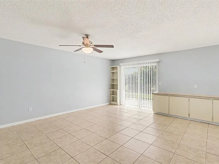 10157 Bluff Ct — Photo 9