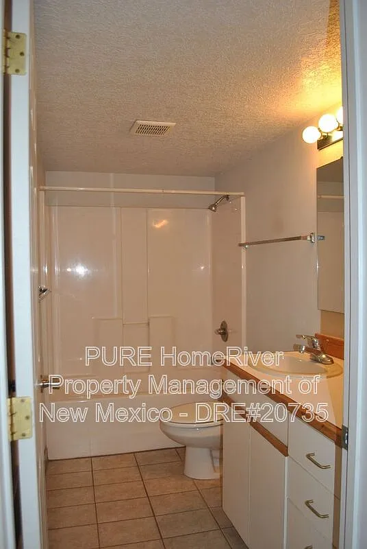 2 bed, 1.0 bath, 810 sqft, $1,095 — Photo 3
