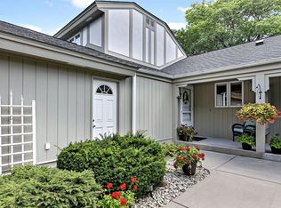 2117 W Raleigh Ct, Mequon, WI 53092