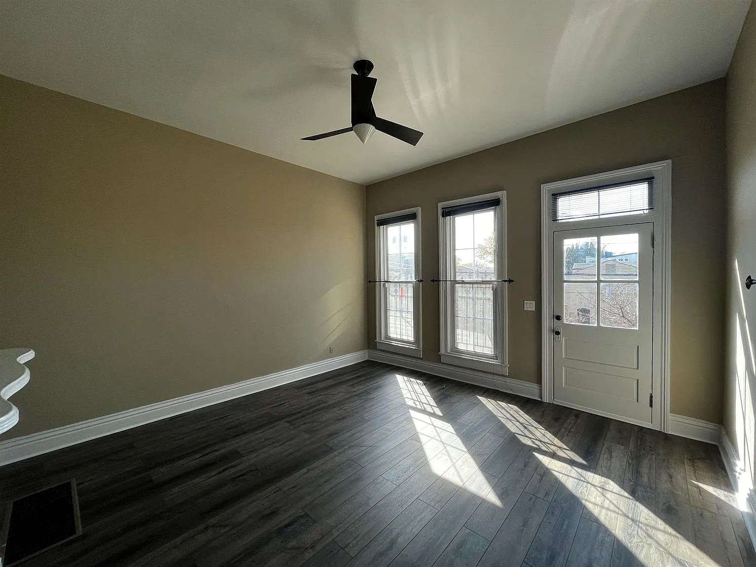 2 bed, 1100 sqft, $1,450 — Photo 2