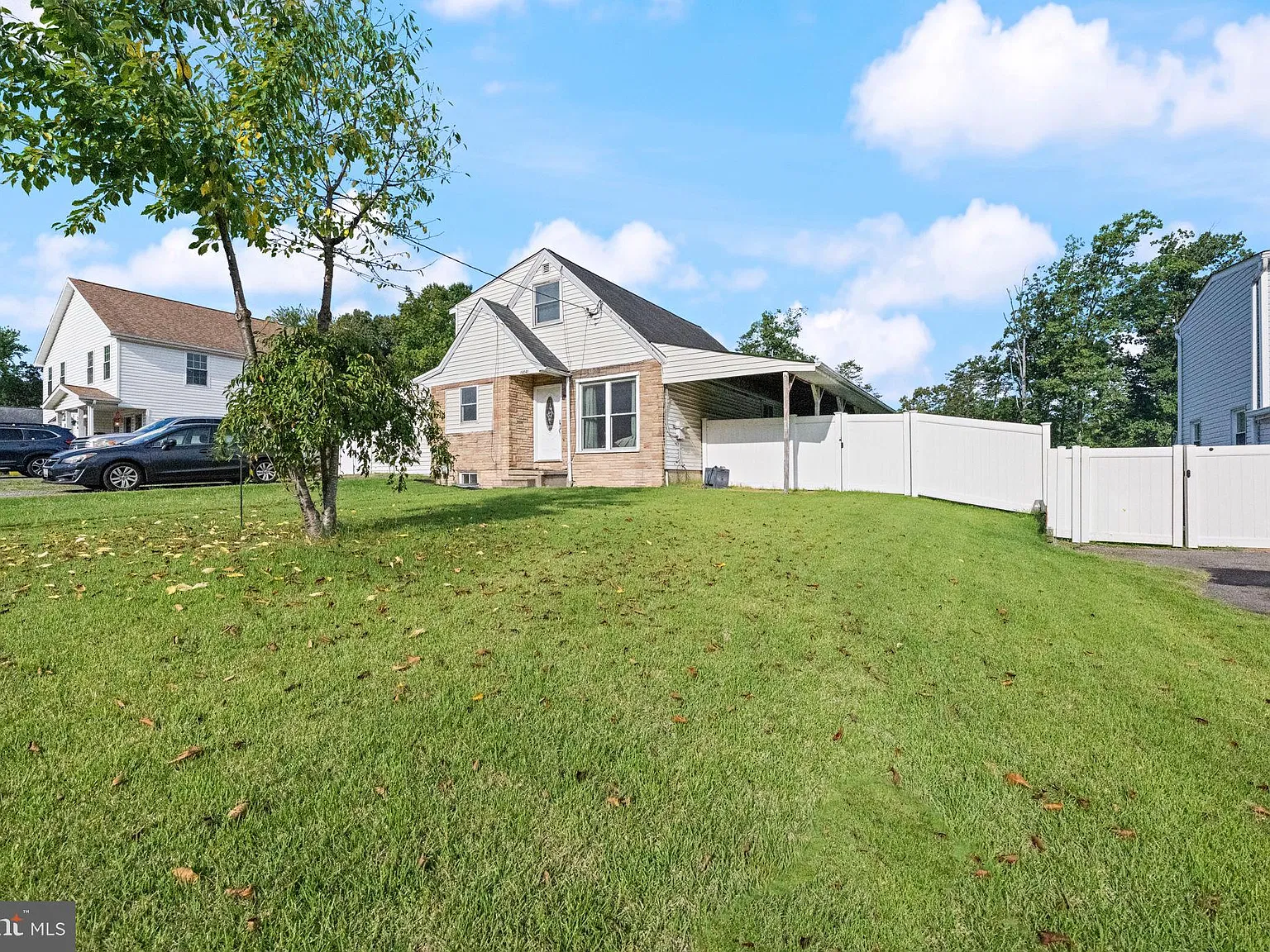 1 bed, 1.0 bath, 2329 sqft, $1,600 — Photo 1