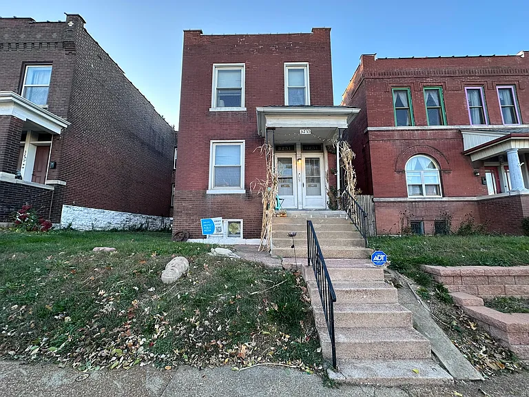 3251 Morganford Rd — Photo 2