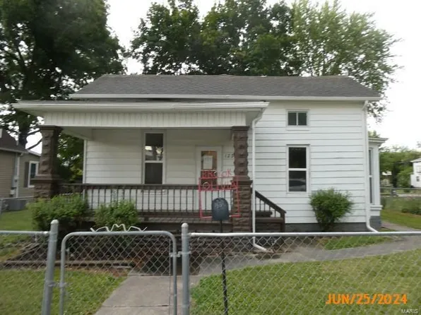 123 Douglas St, White Hall, IL 62092