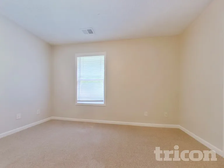 611 Hemlock Ct — Photo 11