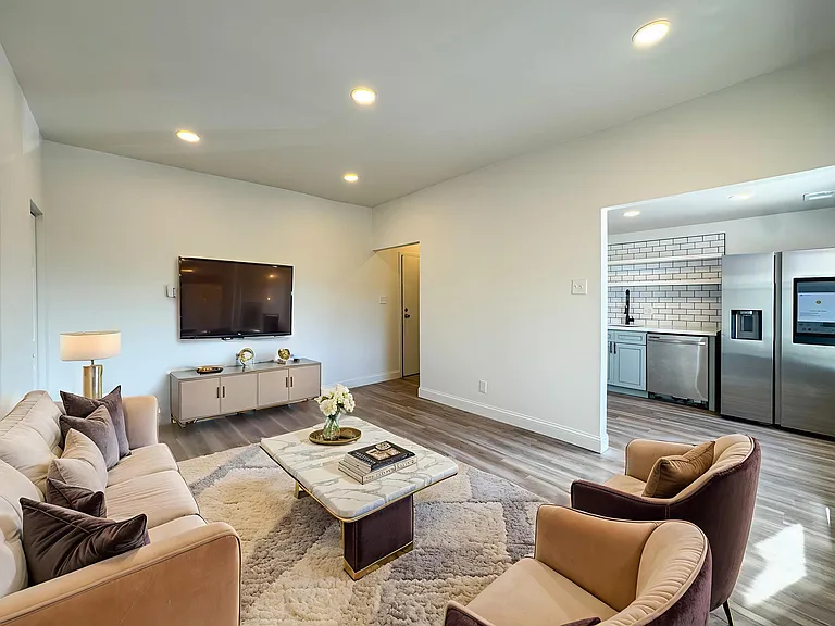5621 Pershing Ave — Photo 1