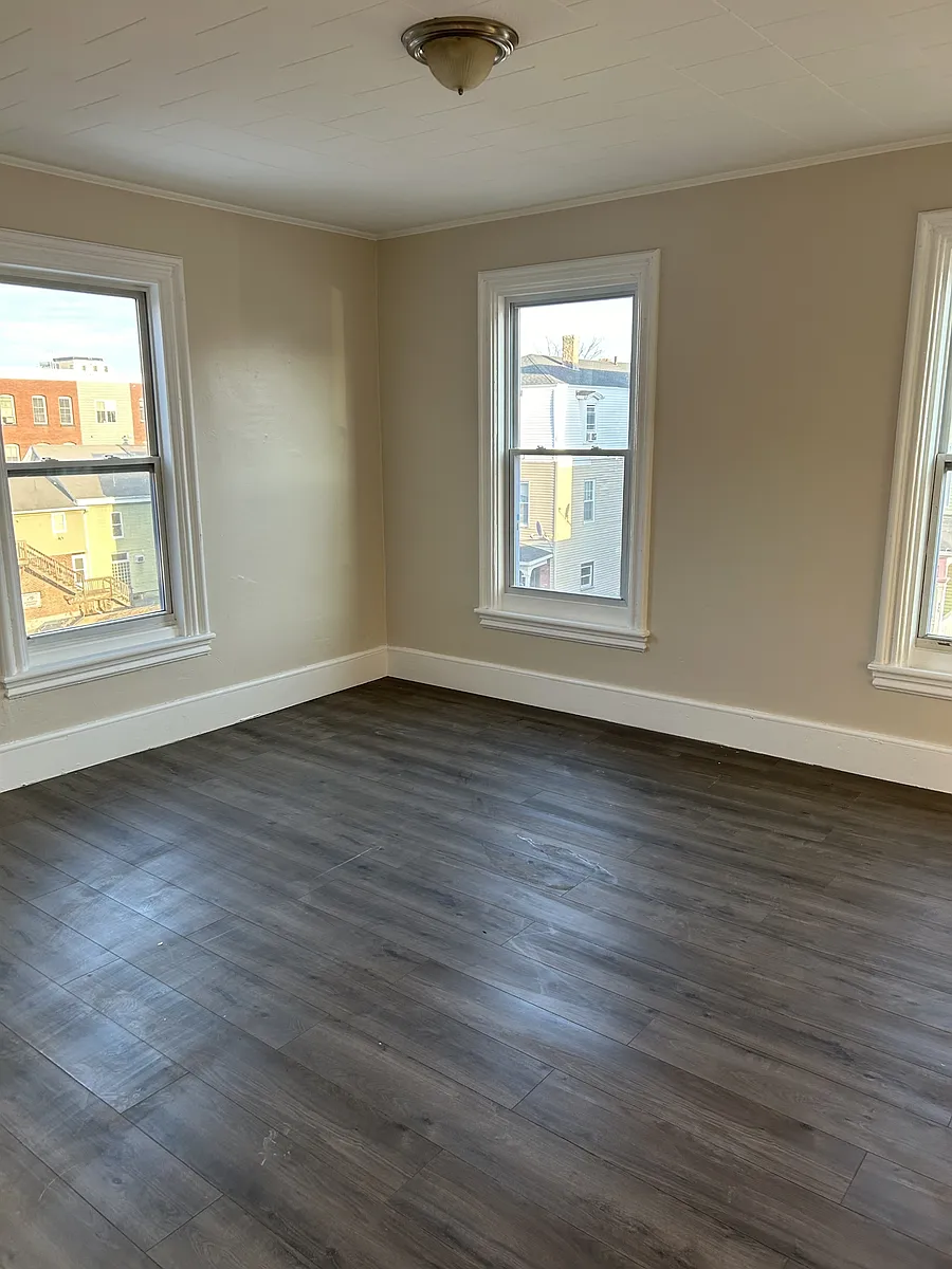 Building Photo - 230 Pleasant St #2