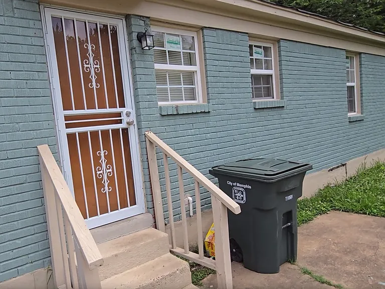 682 Boston St — Photo 3