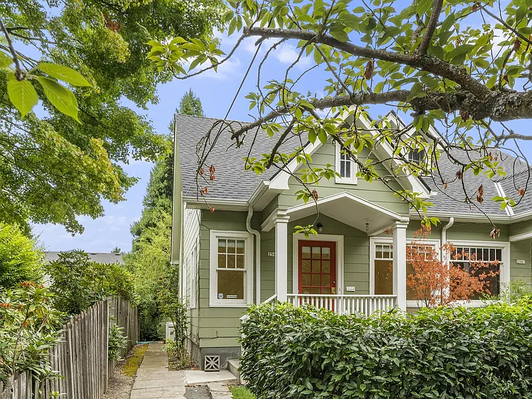 2567 NW Raleigh St — Photo 3