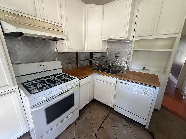 2739 N Downing St — Photo 30