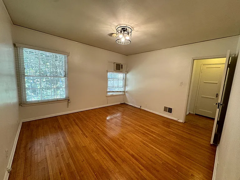 1271 N. Crescent Heights Blvd — Photo 9