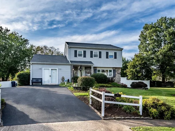 3 Terry Ct, Douglassville, PA 19518