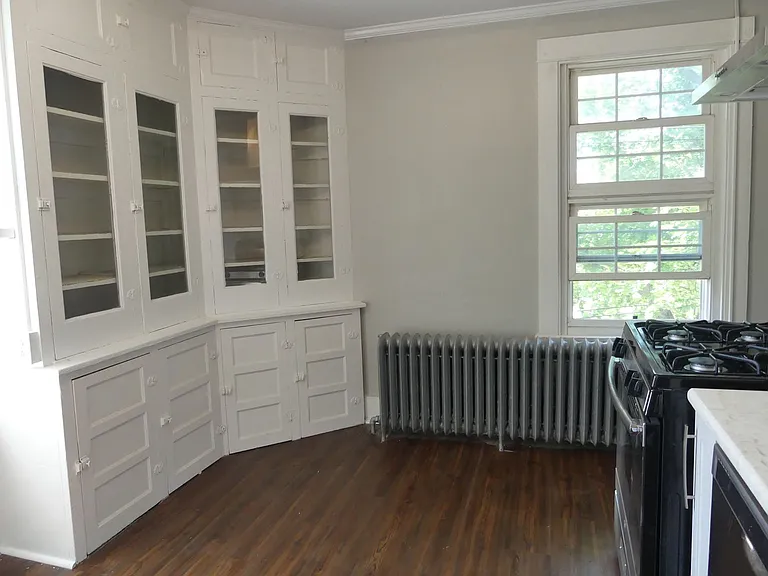 609 E State St — Photo 248