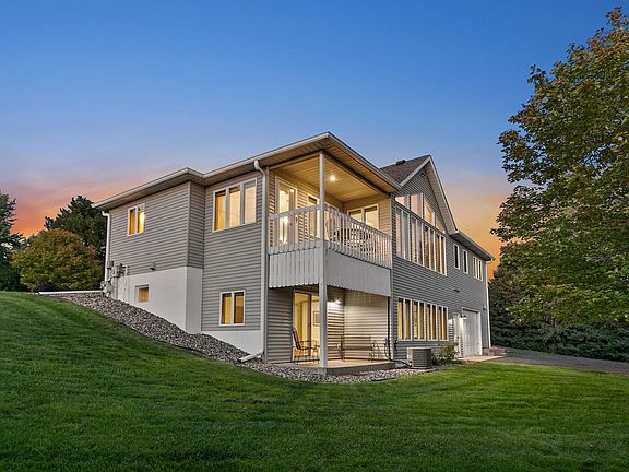 5th image of 8851 Hillview Dr
