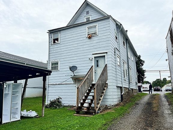 5th image of 114 E Green St