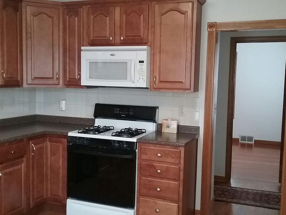 Beautiful eat in kitchen with appliances.
