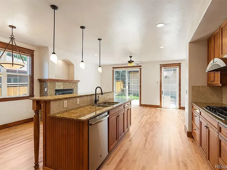 884 S Emerson St — Photo 10