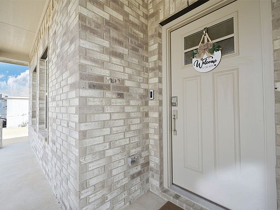 4th image of 1212 Almond Rd