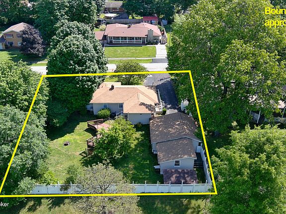 3rd image of 427 S Deepwood Dr