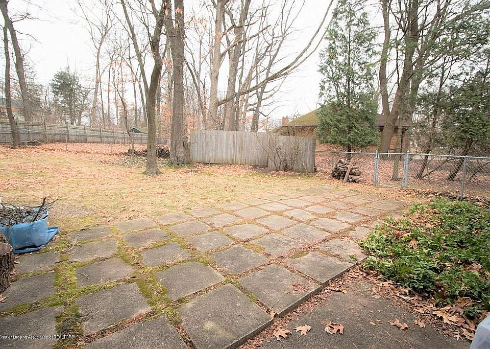 2nd image of 4444 Oakwood Dr