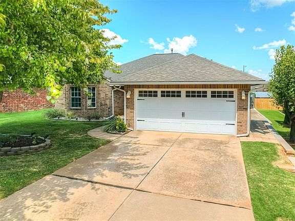 2nd image of 3525 Marston Cir