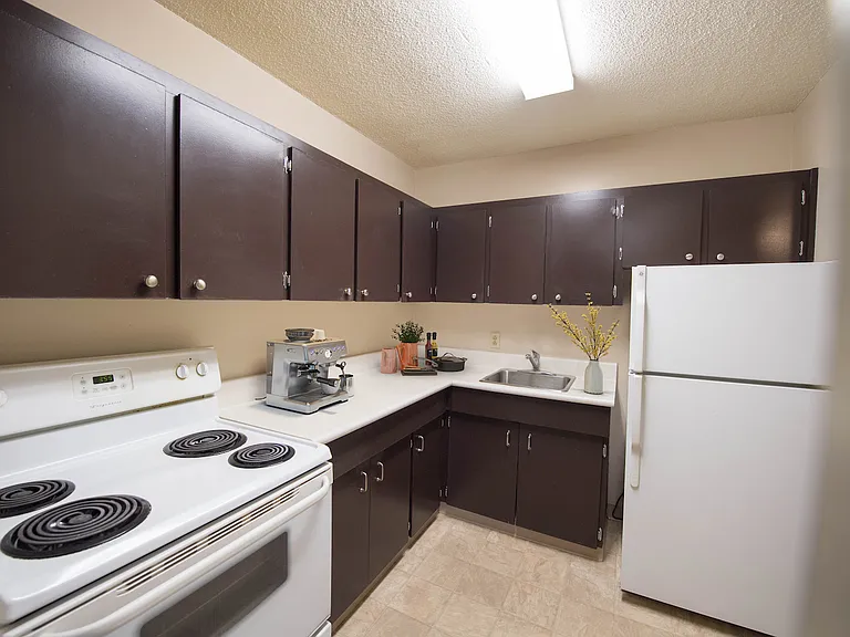 2080 Pembina Hwy — Photo 8