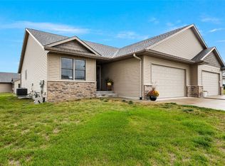 418 Prairie Hill Dr, Atkins, IA 52206