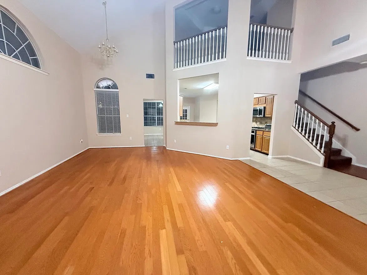 4 bed, 2.5 bath, 2099 sqft, $2,500 — Photo 2