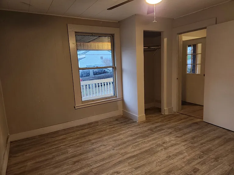 647 Linden St — Photo 10