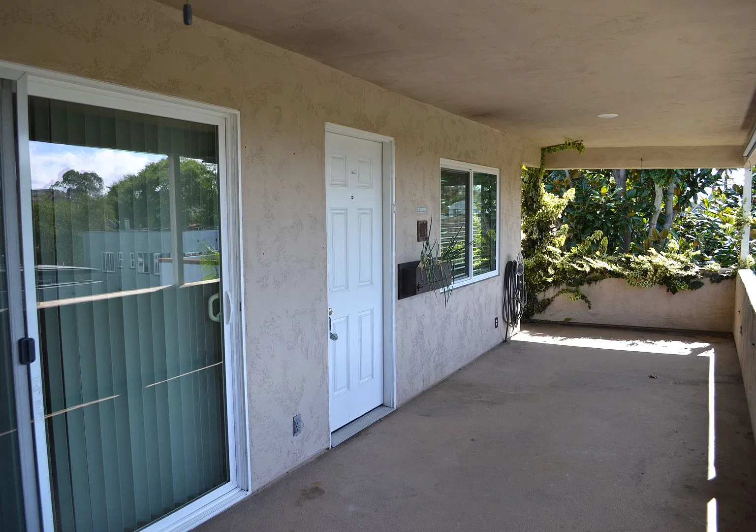 2 Bedroom-1 Bathroom Single Story Apartment on 2nd floor in Hillcrest/Mission Hills community. — Photo 3