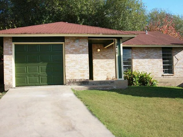 2412 Village Walk — Photo 4