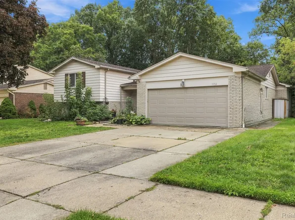 1192 Nicklaus Dr, Troy, MI 48085