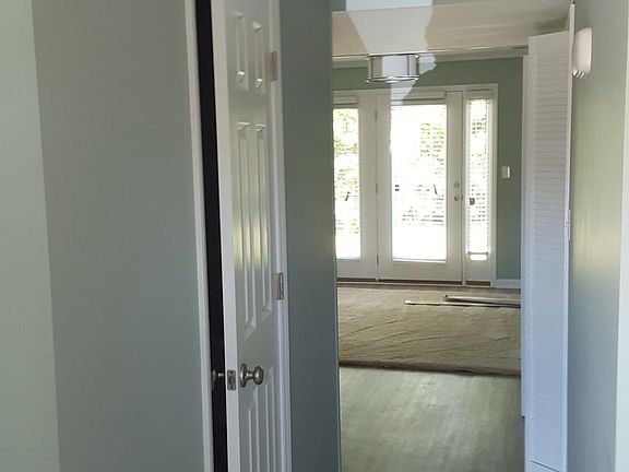 5th image of 210 W Davis St APT B